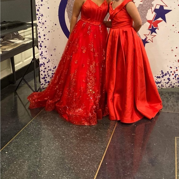 By Collette- Mon Cheri Size 8 Red Gown - Picture 5 of 5